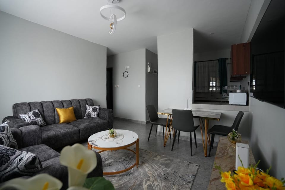 TV and multimedia, Living room, Seating area, Dining area