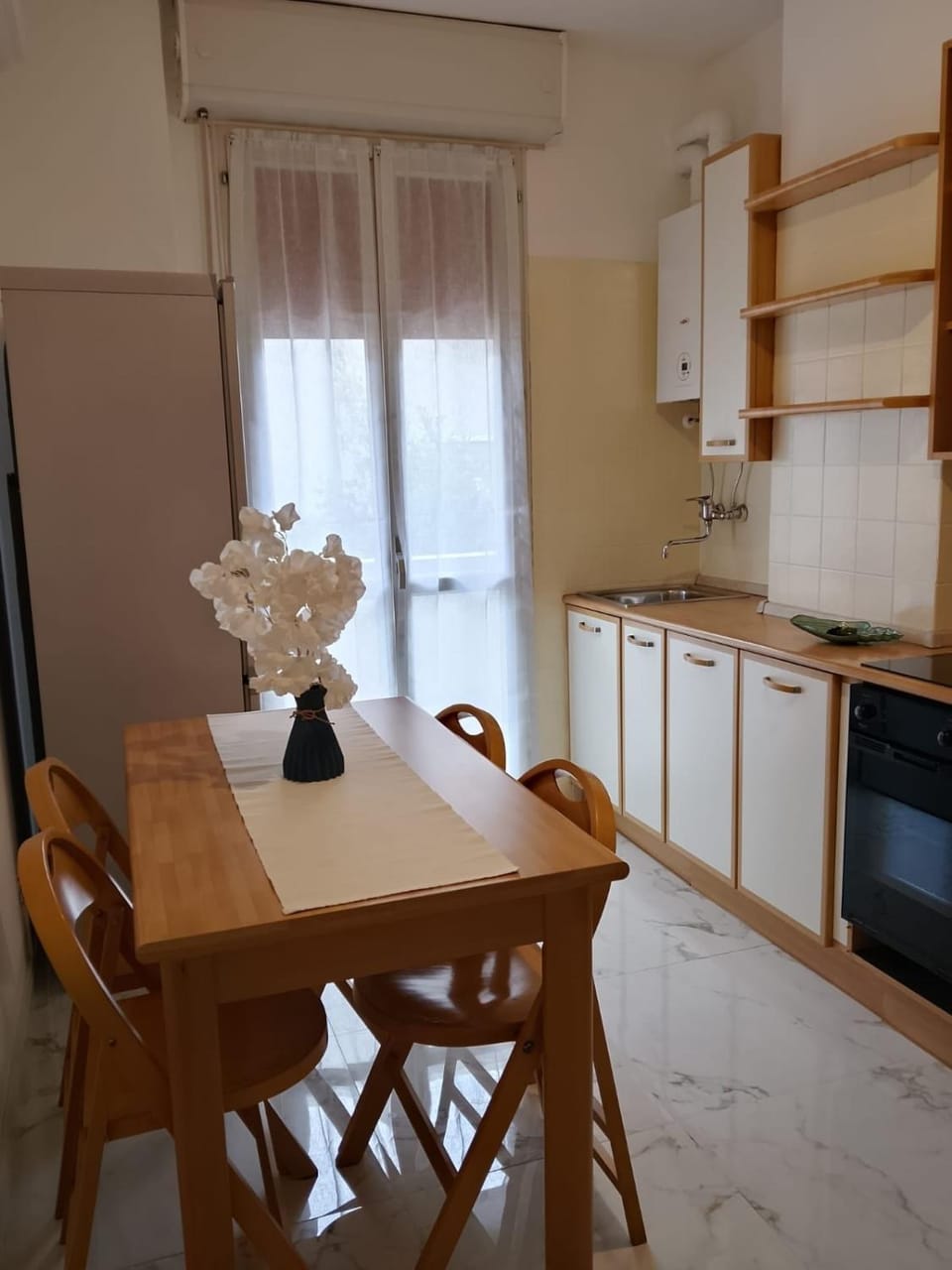 Kitchen or kitchenette, Dining area, pet friendly, stove