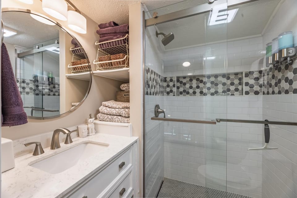 Shower, Bathroom, towels