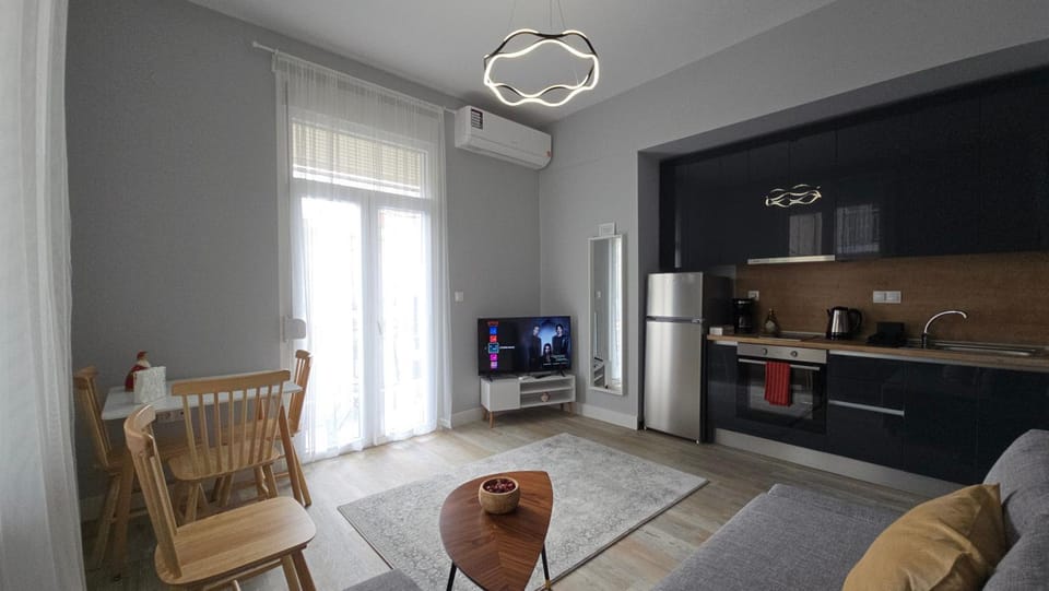 TV and multimedia, Kitchen or kitchenette, Living room, Dining area