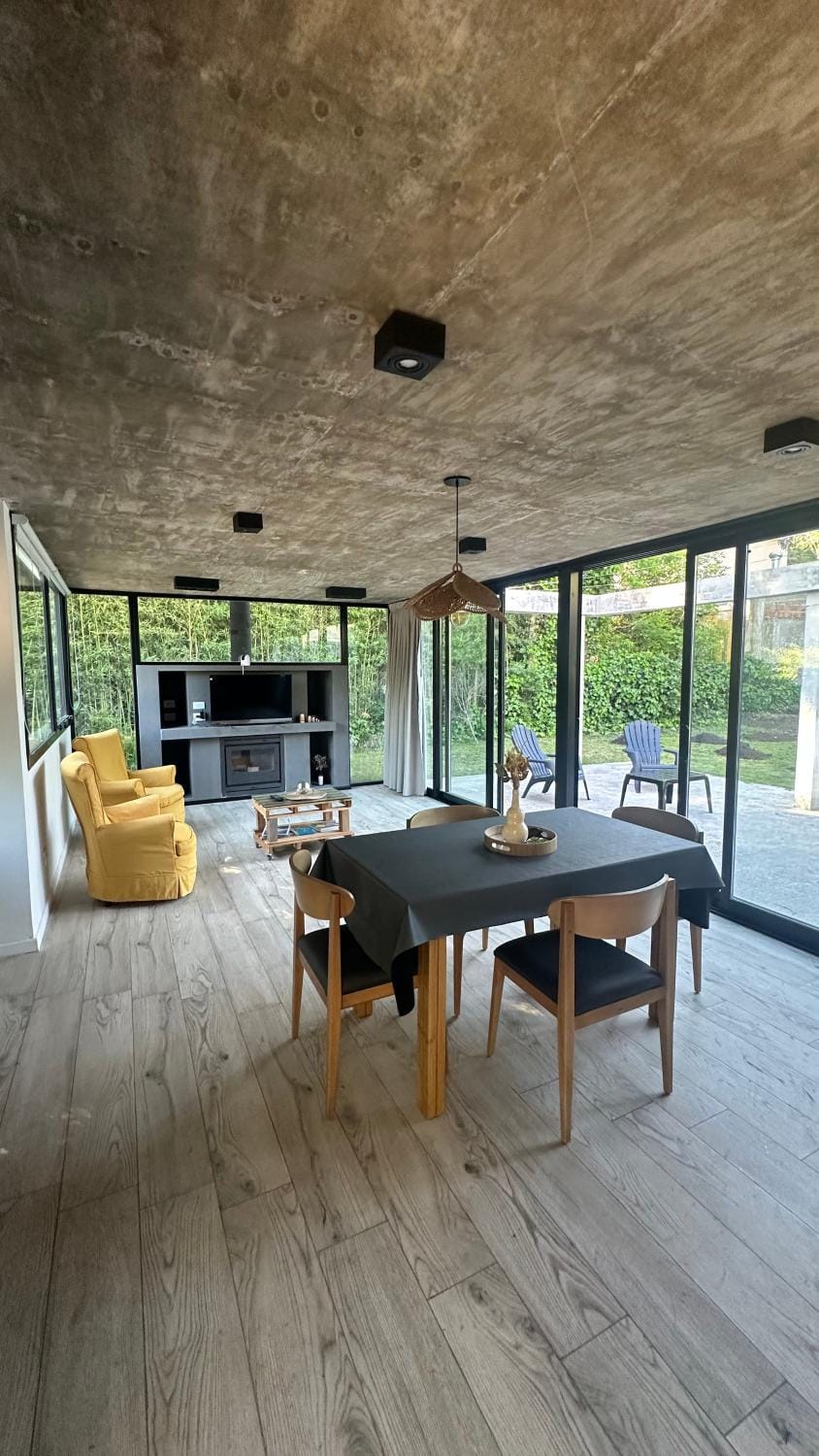 Casa A Estrenar Para 2 Personas - Diseño Moderno - Bosque Peralta Ramos - Mar Del Plata House in Mar del Plata