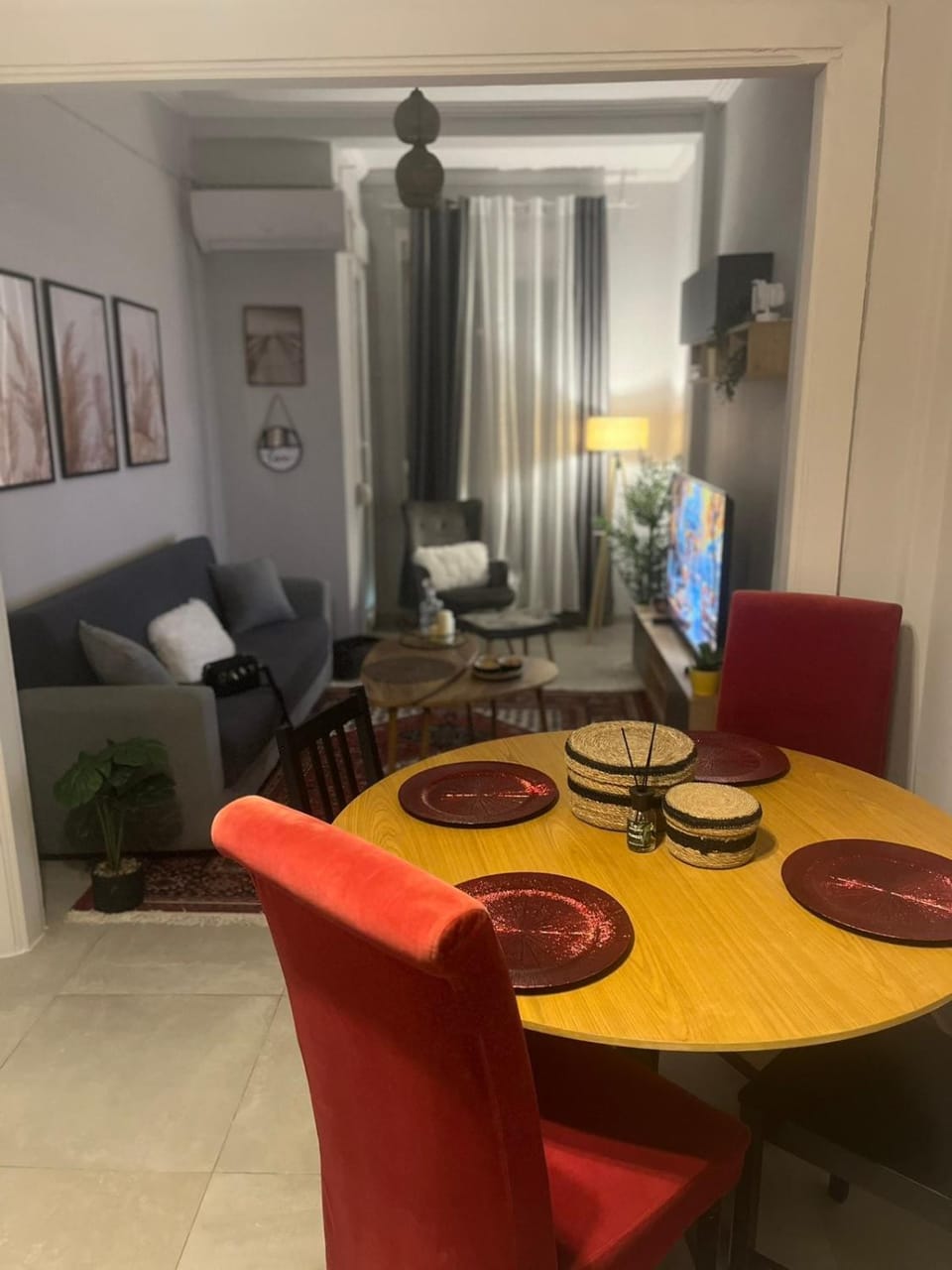 TV and multimedia, Living room, Seating area, Dining area