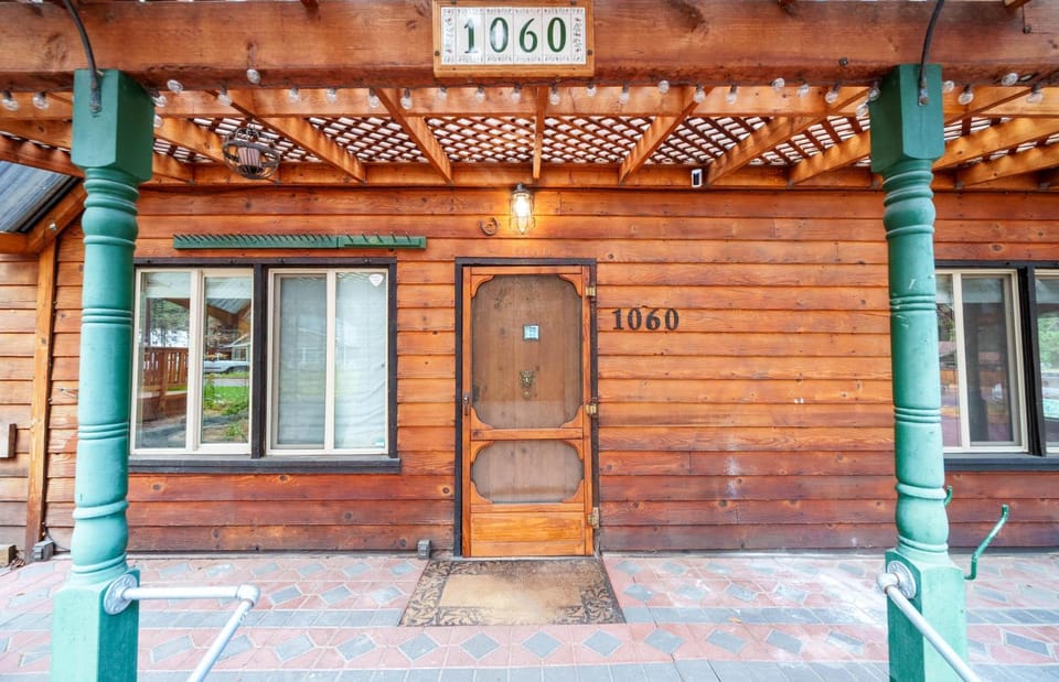 Tahoe Heavenly Hideaway 1060H House in South Lake Tahoe