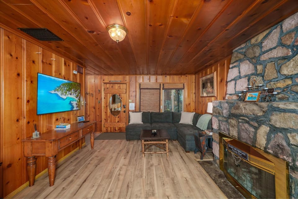 Tahoe Heavenly Hideaway 1060H House in South Lake Tahoe