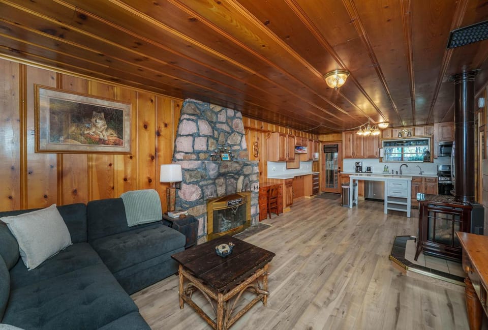 Tahoe Heavenly Hideaway 1060H House in South Lake Tahoe