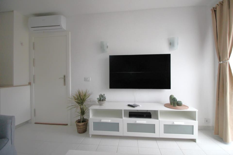 Communal lounge/ TV room, TV and multimedia, Living room