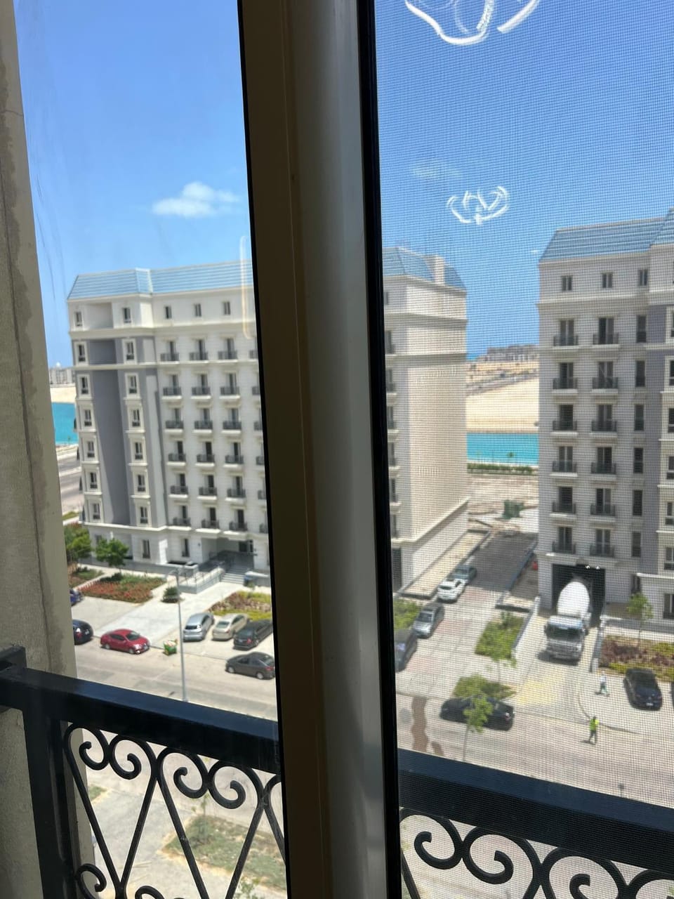Property building, Day, View (from property/room), Balcony/Terrace, City view, Sea view, Location, Parking