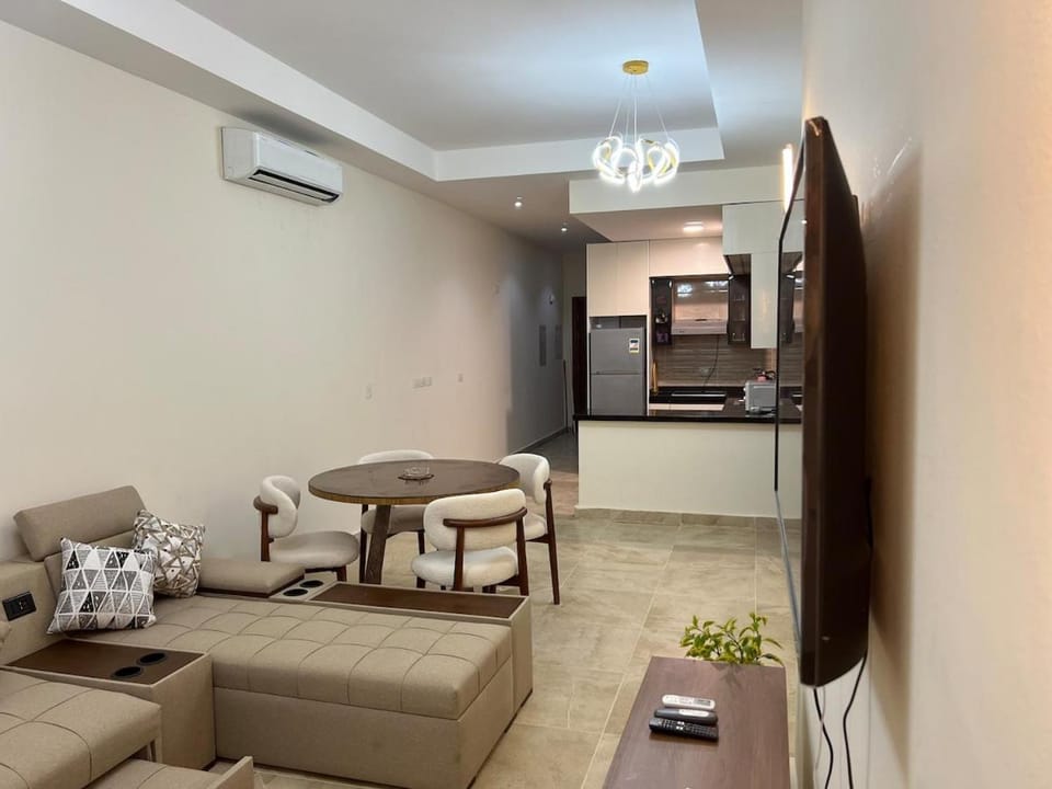 Communal lounge/ TV room, TV and multimedia, Kitchen or kitchenette, Living room, Seating area, Dining area, Evening entertainment, minibar, air conditioner