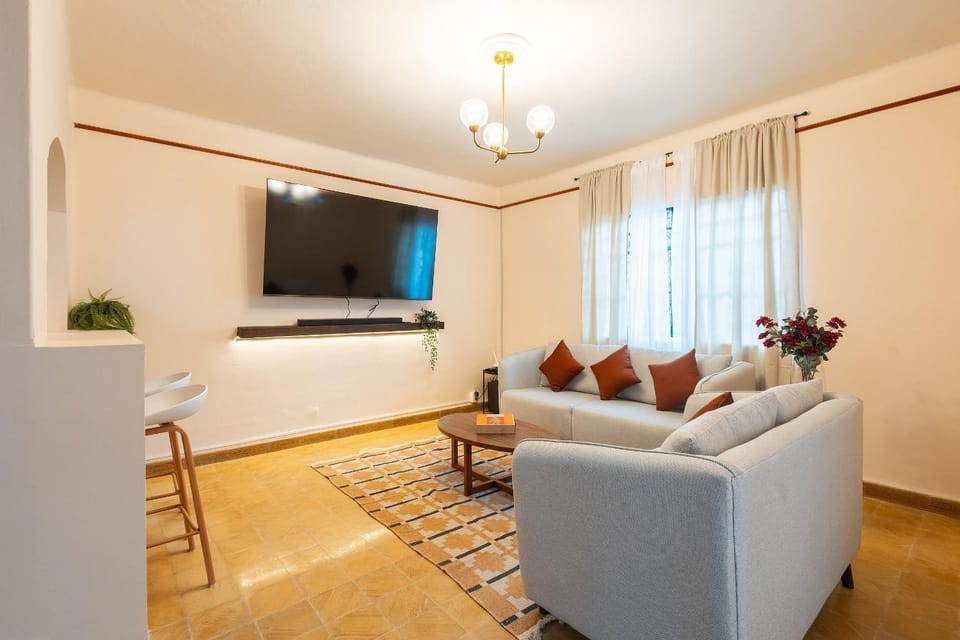Communal lounge/ TV room