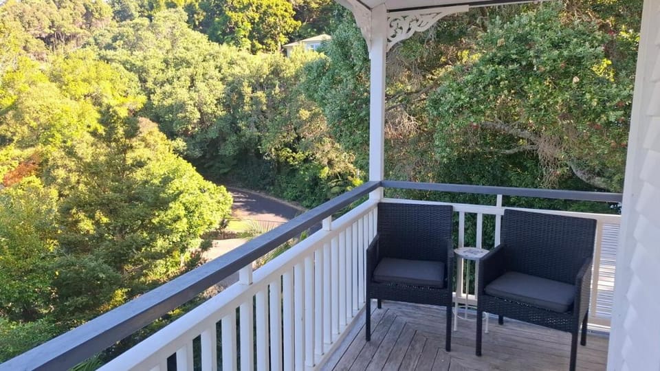 Bay and village view, 2 person spa bath Apartment in Paihia