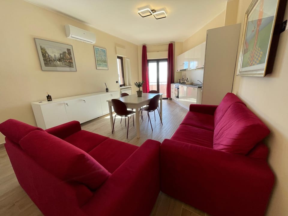 Communal lounge/ TV room, Kitchen or kitchenette, Kitchen or kitchenette, Living room, Seating area, Dining area