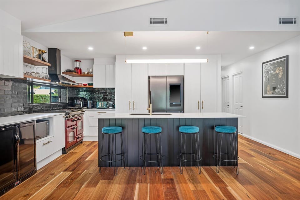 Kitchen or kitchenette, dishwasher, oven, pet friendly, stove