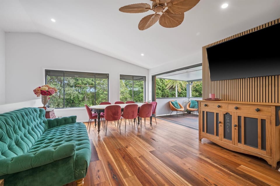 TV and multimedia, Living room, Dining area, Evening entertainment