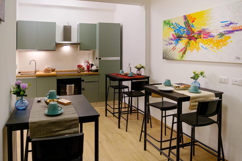Kitchen or kitchenette, Seating area
