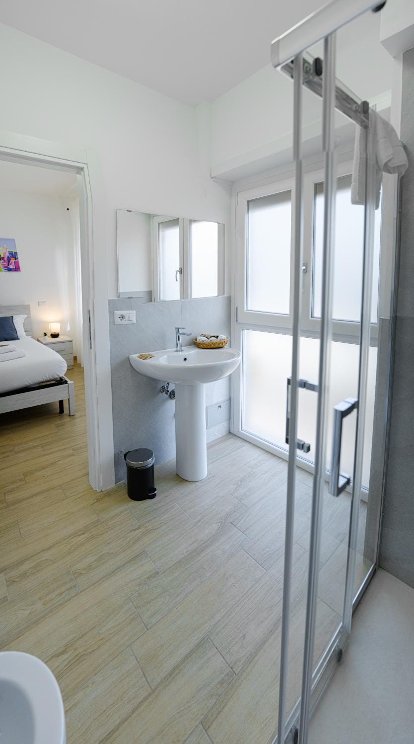 Shower, Toilet, Bathroom, Photo of the whole room