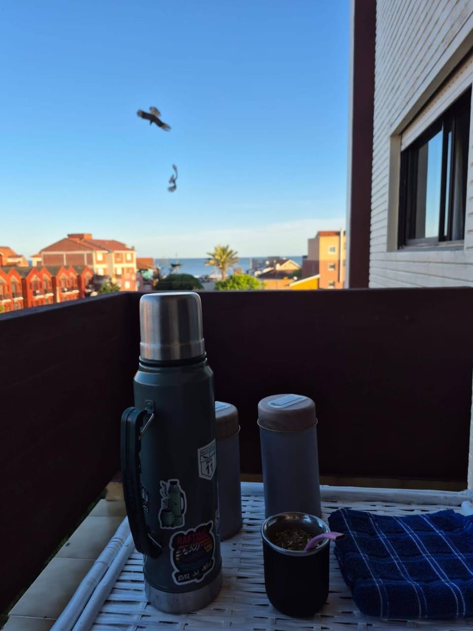 Depa a una cuadra de la playa y amplio balcón con Vista al Mar SUPER PROMO VACACIONES DE INVIERNO! Apartment in Villa Gesell