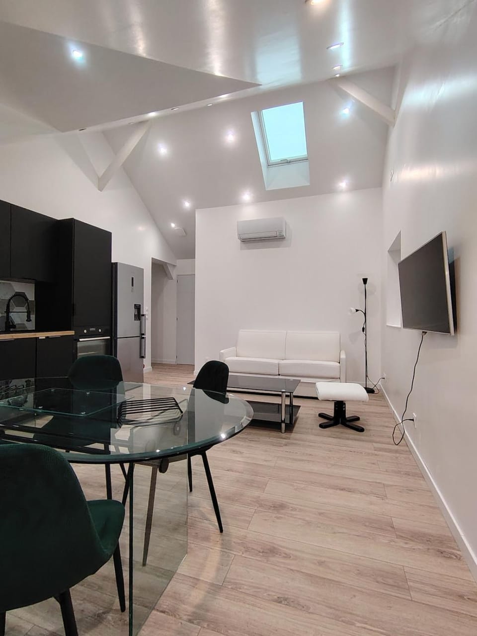Communal lounge/ TV room, Dining area