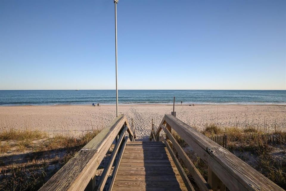 Sea Salt and Sunshine- Family & Pet Friendly Apartment in Surf City