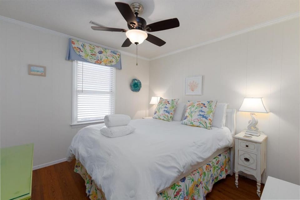Sea Salt and Sunshine- Family & Pet Friendly Apartment in Surf City