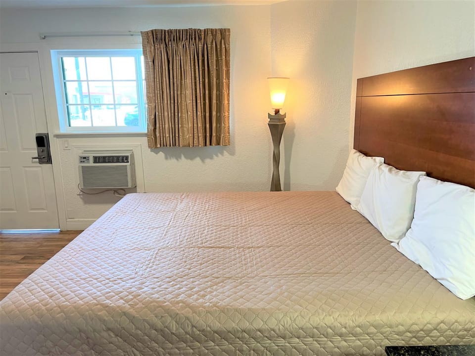 Bedroom, air conditioner