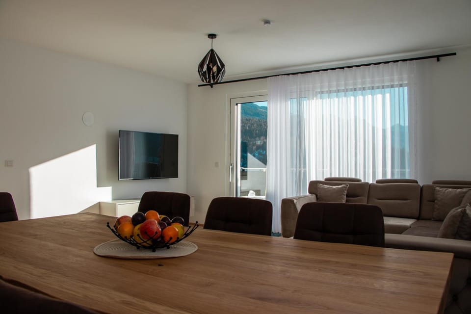Communal lounge/ TV room, TV and multimedia, Living room, Seating area