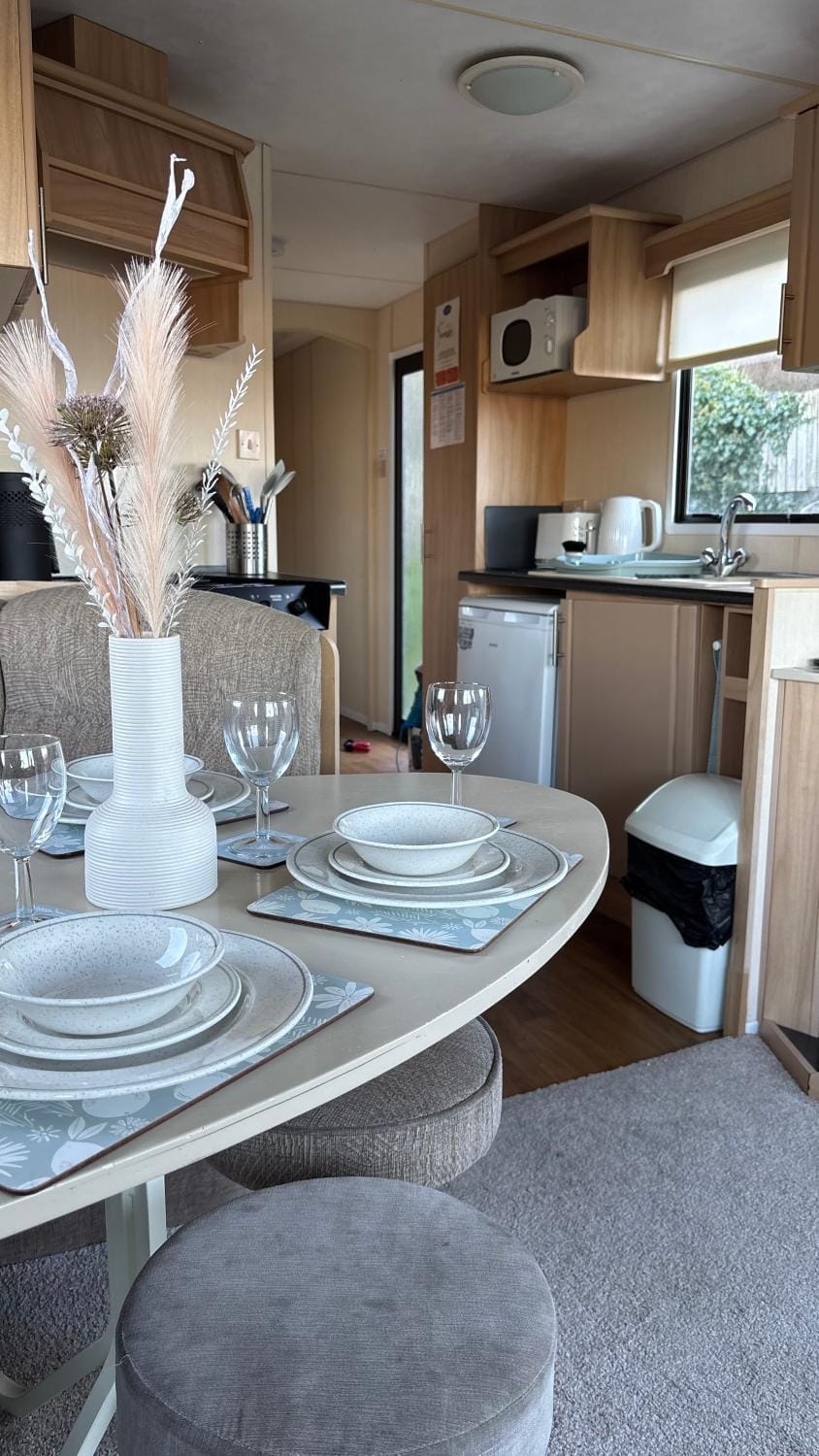Welsh Seaview Stay 3 bed caravan by pool, club and beach Apartment in Tirymynach