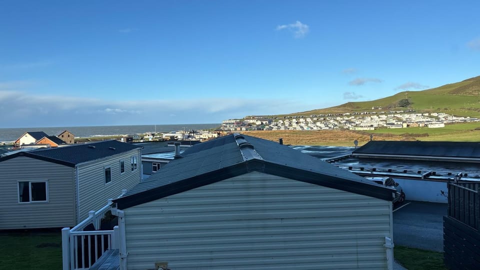 Welsh Seaview Stay 3 bed caravan by pool, club and beach Apartment in Tirymynach