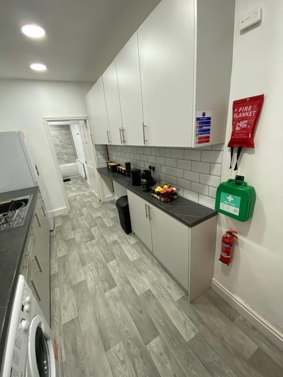 Kitchen or kitchenette, oven, pet friendly, stove