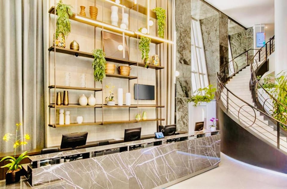 Property building, Facade/entrance, Lobby or reception, concierge