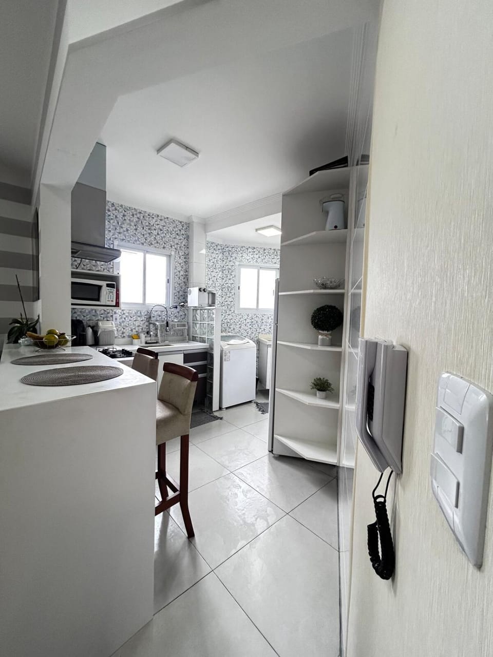 Apto moderno em Praia Grande, 500M da Praia, C ar condicionado em tds ambientes, garagem e sacada privativa Apartment in State of São Paulo