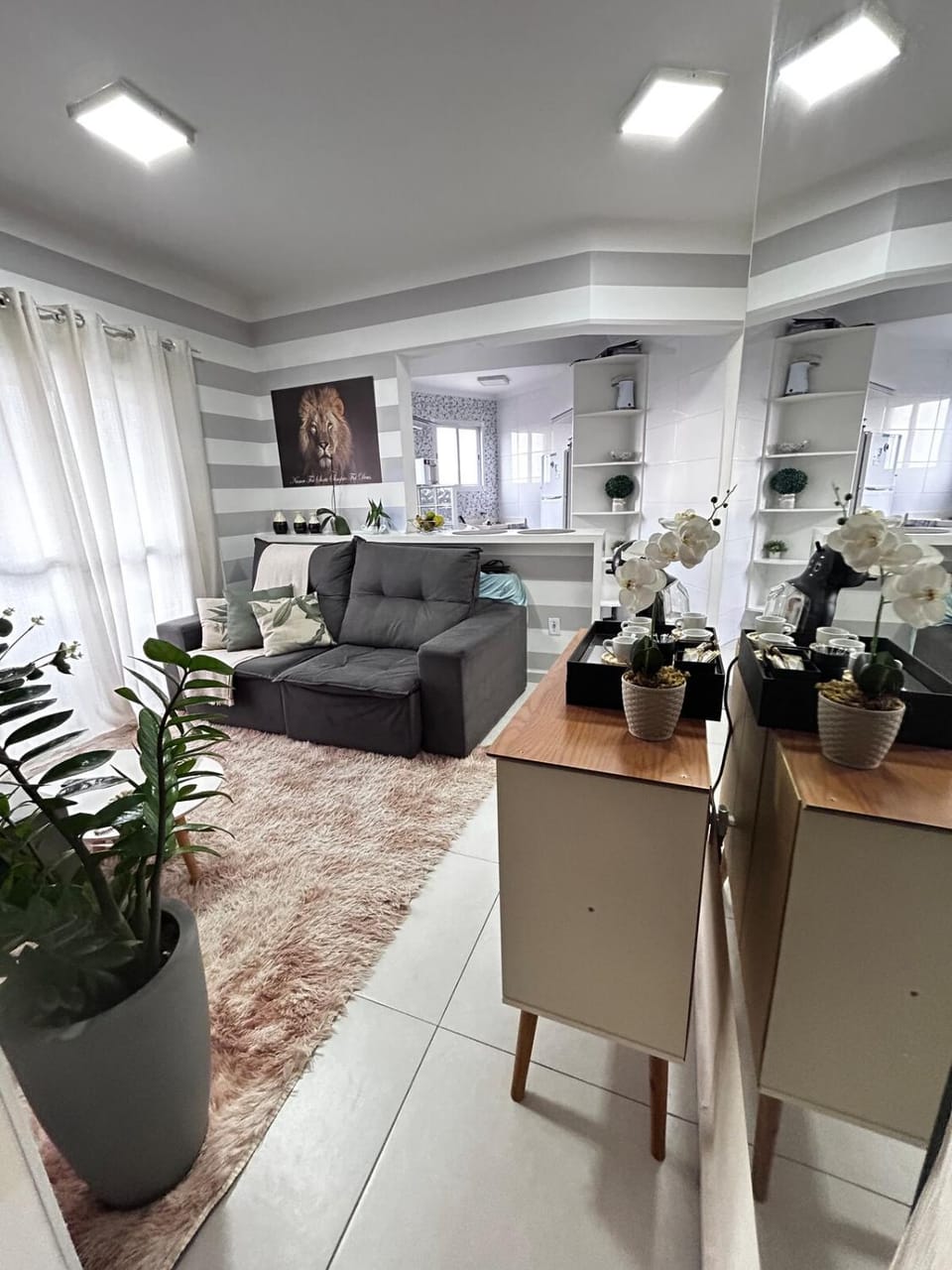 Apto moderno em Praia Grande, 500M da Praia, C ar condicionado em tds ambientes, garagem e sacada privativa Apartment in State of São Paulo