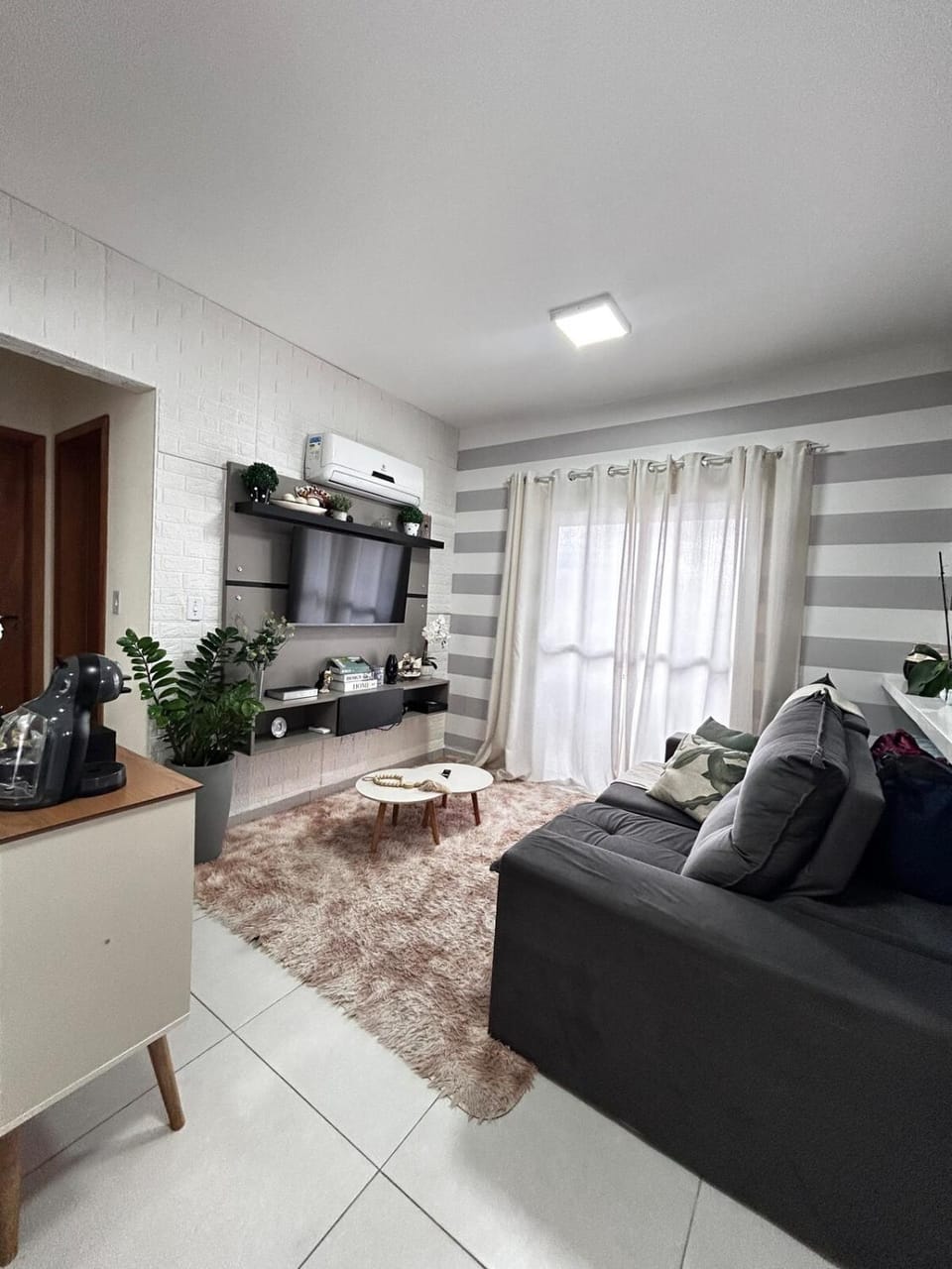 Apto moderno em Praia Grande, 500M da Praia, C ar condicionado em tds ambientes, garagem e sacada privativa Apartment in State of São Paulo