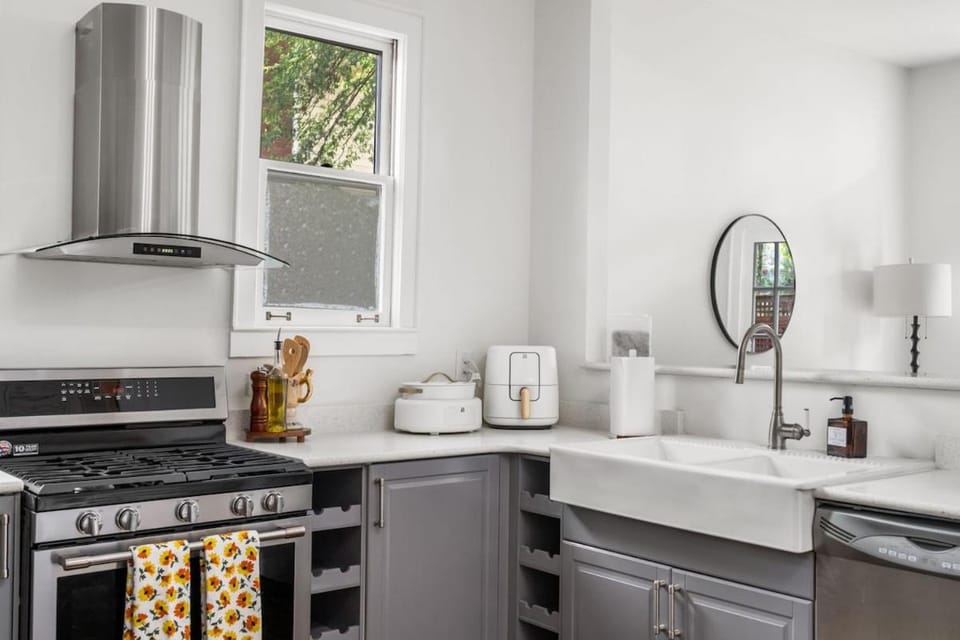 Walkable Grant Park 1920s Home with King Bed House in Atlanta