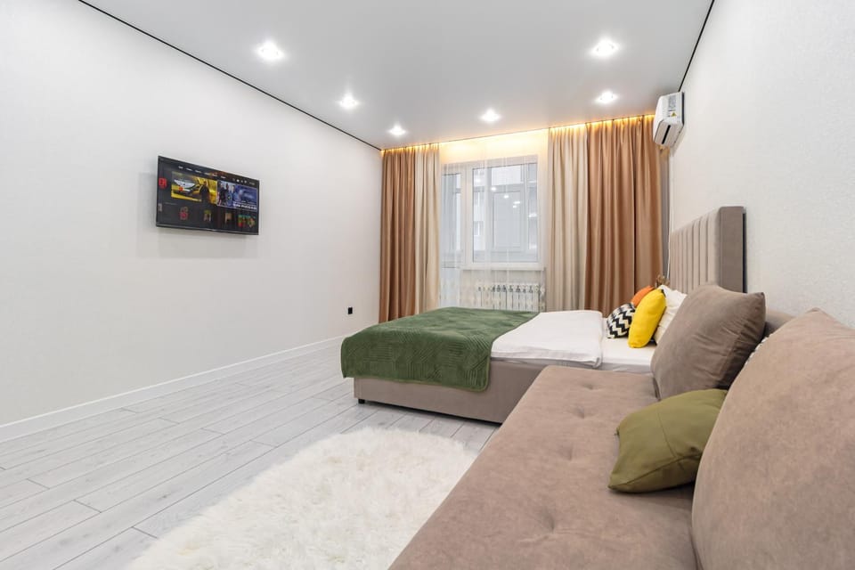 Bed, TV and multimedia, Living room, Photo of the whole room, Seating area, Bedroom, air conditioner