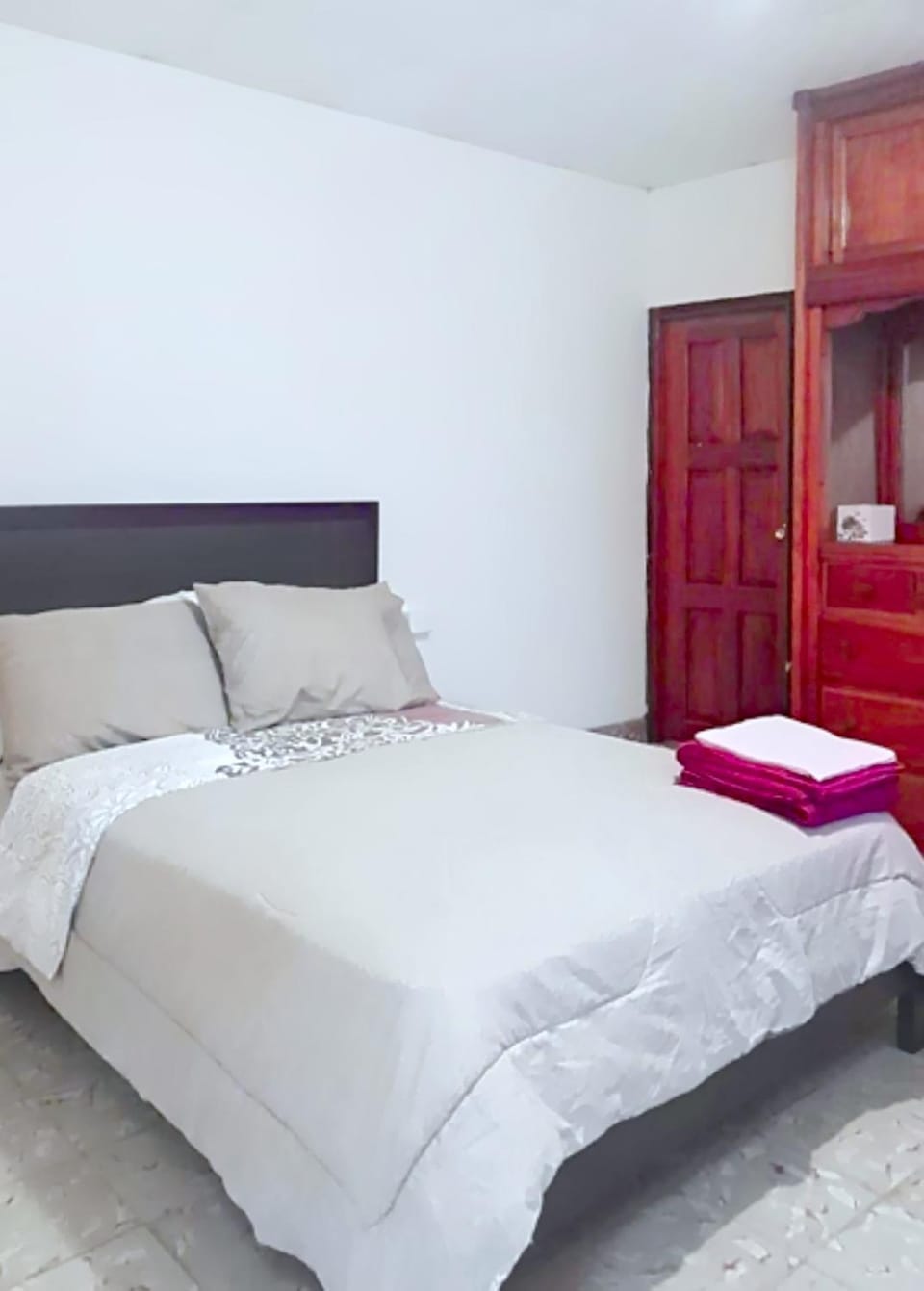 Bedroom, towels, wardrobe