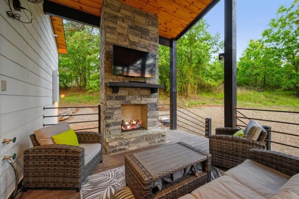 Mini Marshmallow Cabin - Cozy & Romantic GetAway Cabin in Oklahoma