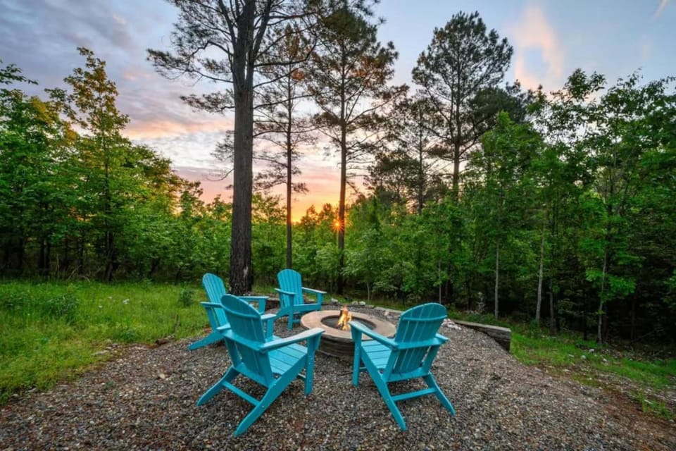Mini Marshmallow Cabin - Cozy & Romantic GetAway Cabin in Oklahoma