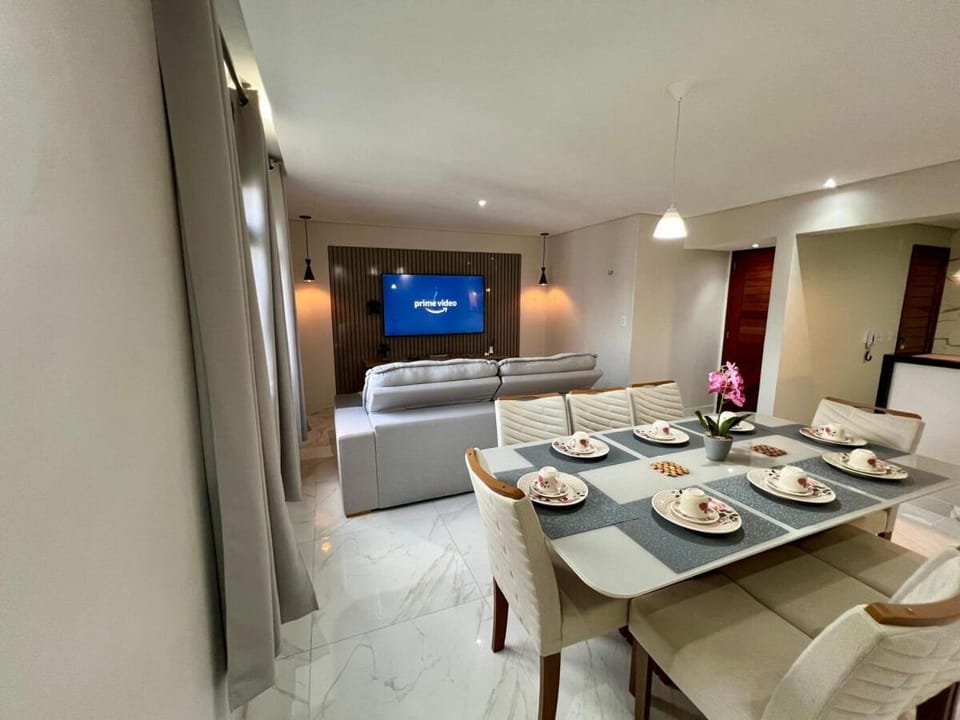 TV and multimedia, Living room, Seating area, Dining area