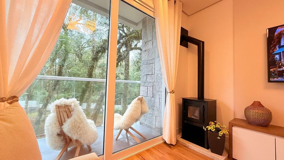 Natureza, Lareira e Piscina | Club Vêneto Apartment in Gramado
