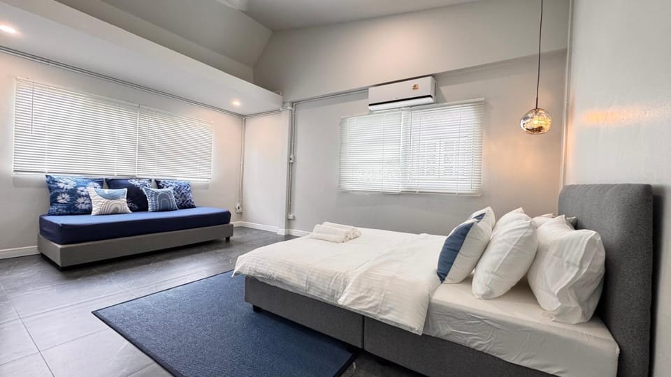 Bed, Bedroom, towels, air conditioner