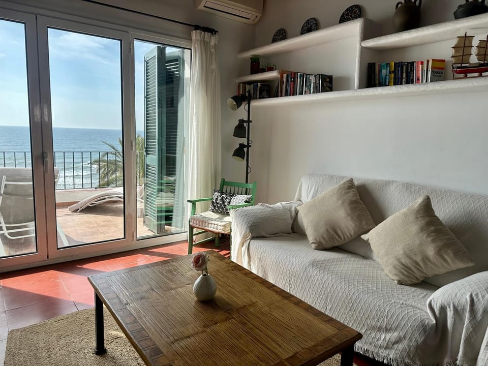 Living room, Sea view