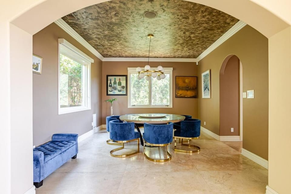 Mansion in the hills near Universal Studios! Villa in Studio City