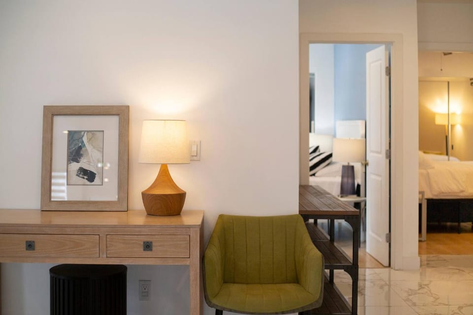 Business facilities, Seating area, Bedroom