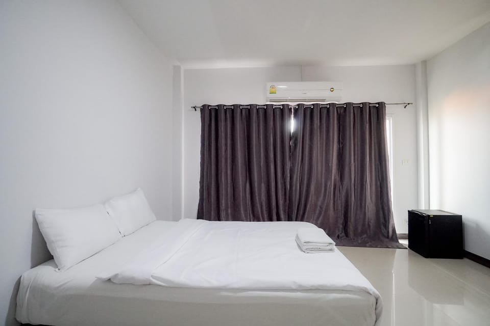 Bed, Photo of the whole room, Bedroom, air conditioner