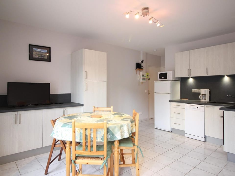 Appartement F2 bis de 50m² au centre, 4 pers., animaux admis, WiFi - FR-1-415-178 Apartment in Auvergne-Rhône-Alpes