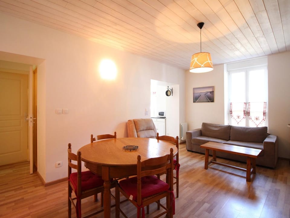 Appartement 55m² centre Mont-Dore, 2 chambres, parking, animaux admis - FR-1-415-194 Apartment in Auvergne-Rhône-Alpes