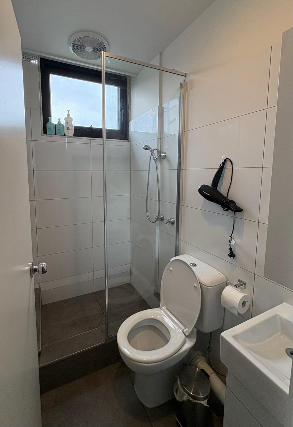 Shower, Bathroom, towels