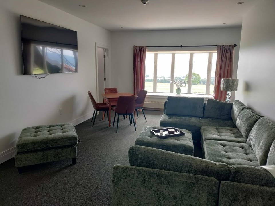 Diamond on Seneca Hotel in Seneca Lake