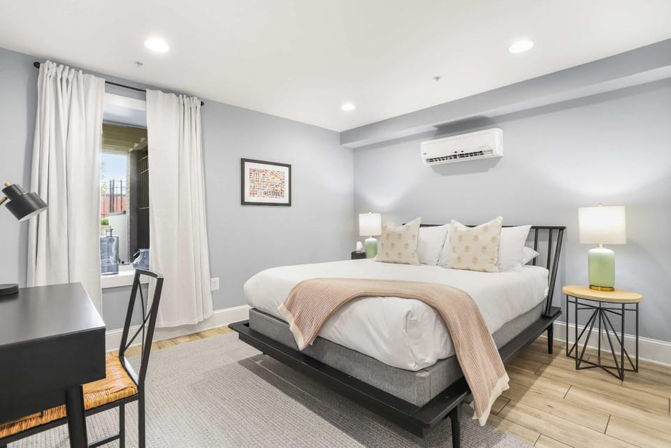 Sojourn Modern Stay in Historic Capitol Hill Apartment in Capitol Hill