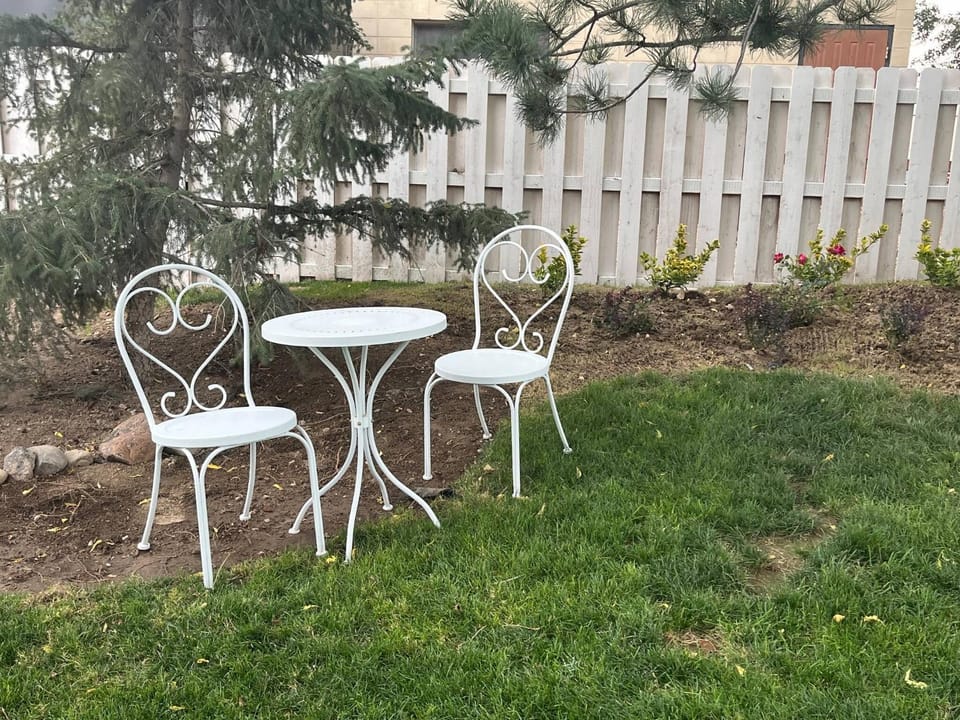 Seating area, Dining area